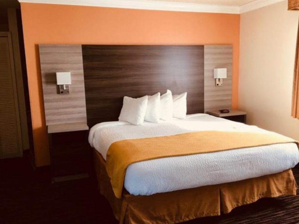 Arbor Inn Monterey